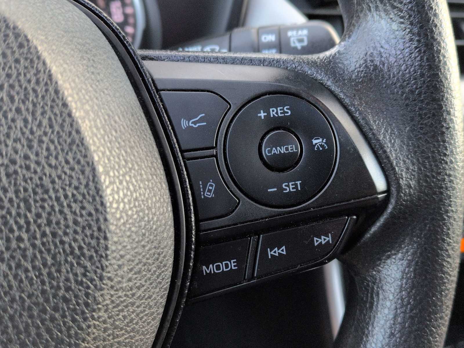 Thumbnail: 2019 Toyota RAV4 - 21