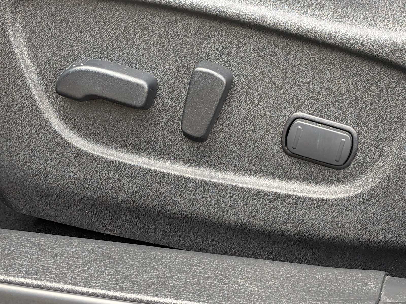 Thumbnail: 2021 Nissan Rogue Sport - 16