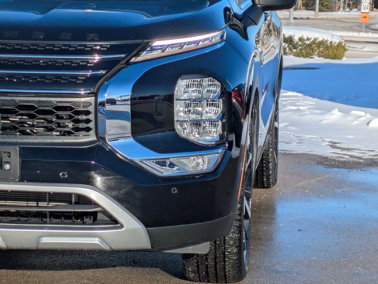 Thumbnail: 2023 Mitsubishi Outlander - 10