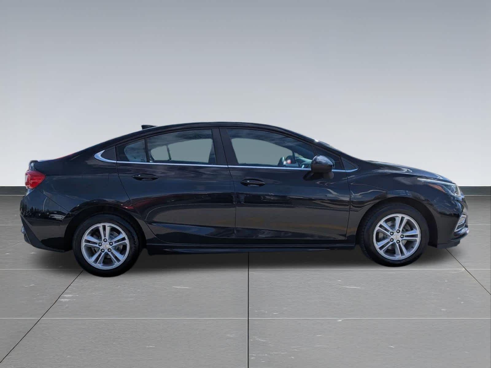 Thumbnail: 2017 Chevrolet Cruze - 6