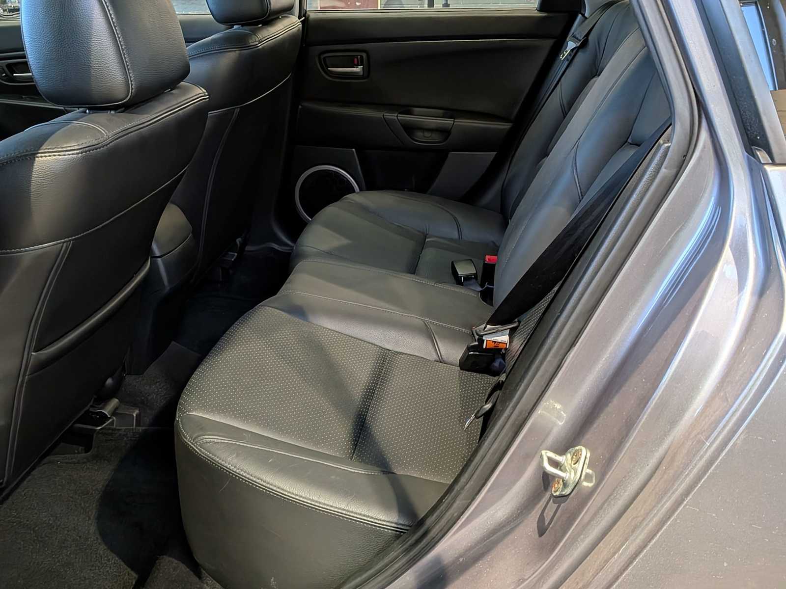 Thumbnail: 2005 Mazda Mazda3 - 17