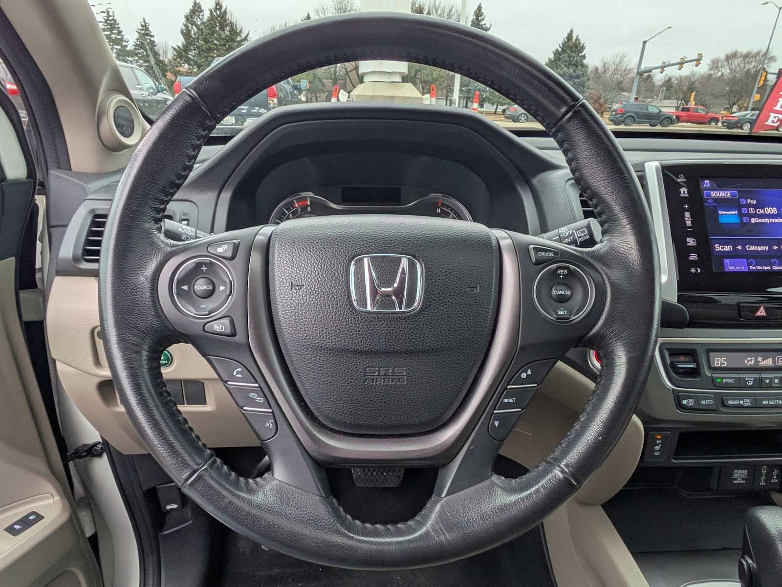 Thumbnail: 2017 Honda Pilot - 23