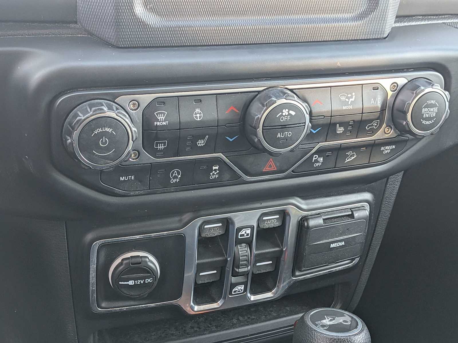 Thumbnail: 2019 Jeep Wrangler - 24