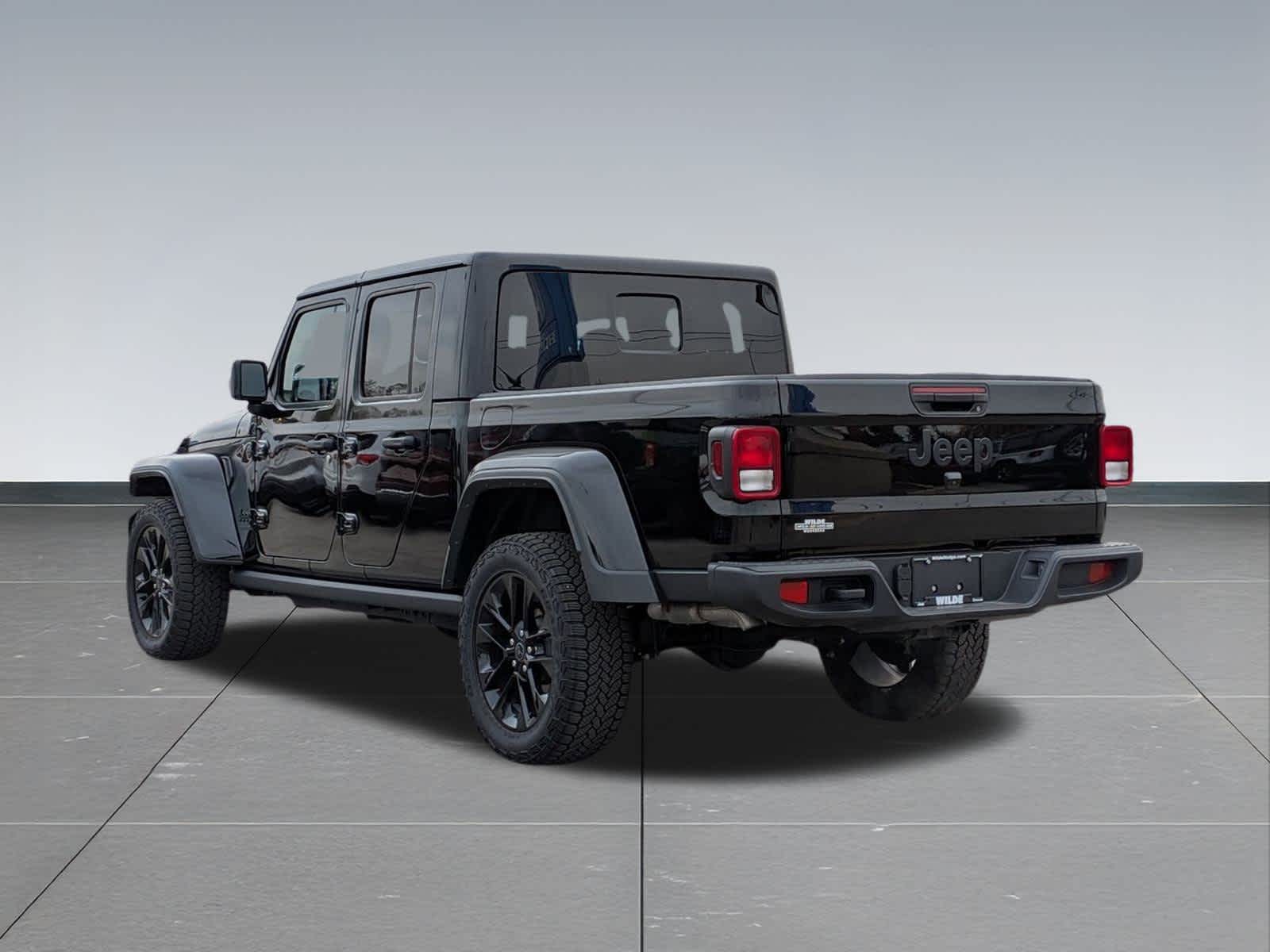 Thumbnail: 2024 Jeep Gladiator - 4