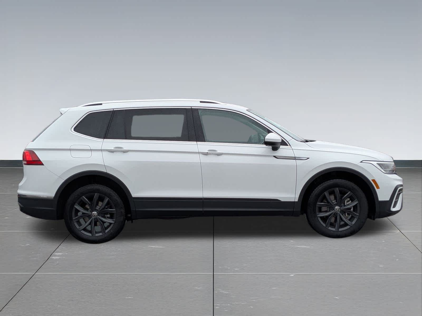 Thumbnail: 2024 Volkswagen Tiguan - 7