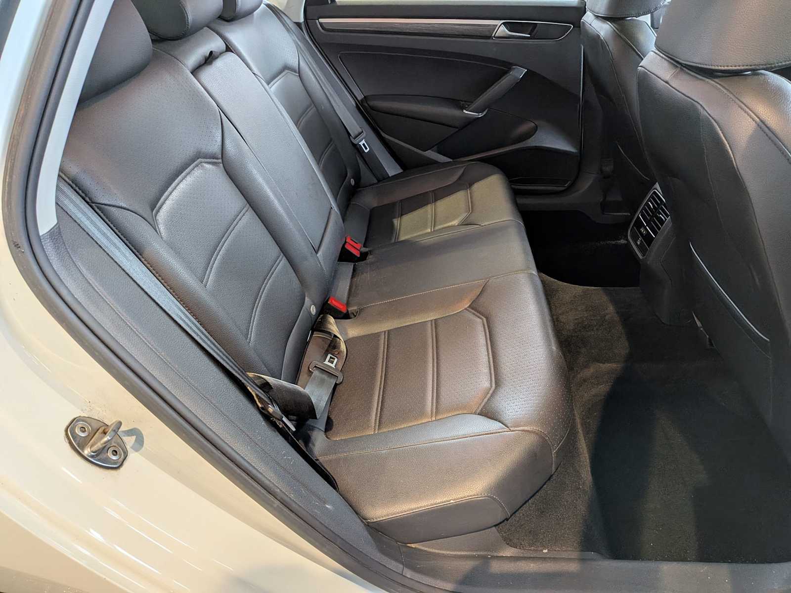 Thumbnail: 2018 Volkswagen Passat - 20