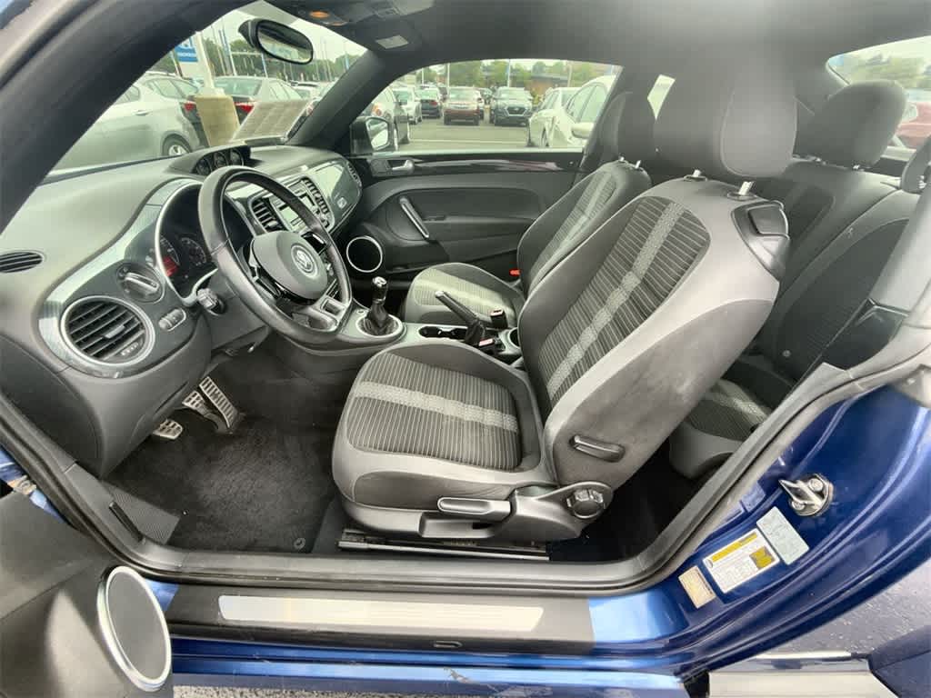 2012 Volkswagen Beetle  2