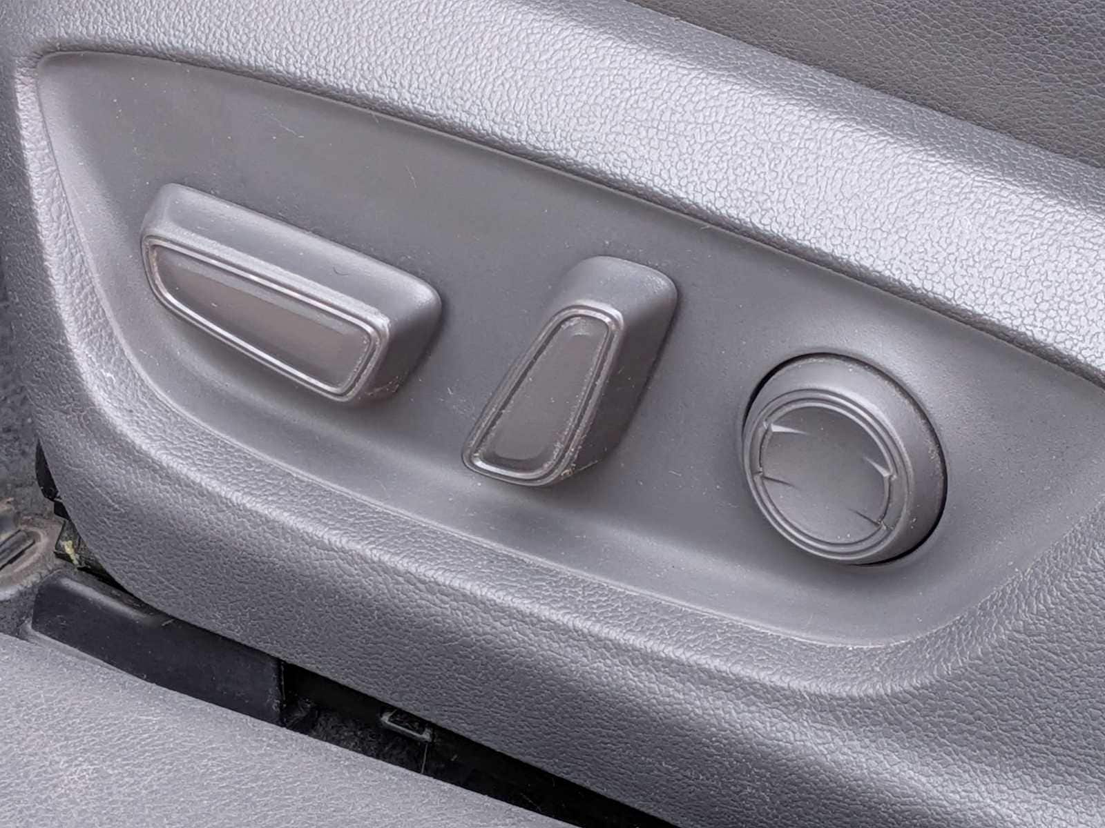 Thumbnail: 2018 Toyota Camry - 15