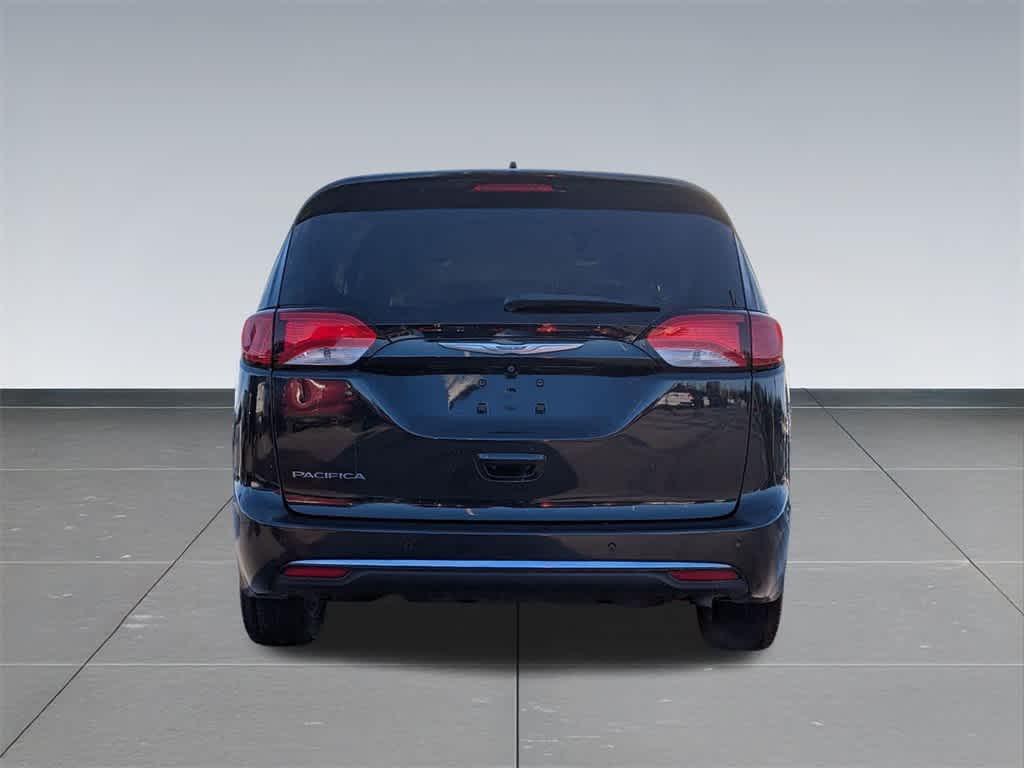 Thumbnail: 2017 Chrysler Pacifica - 5