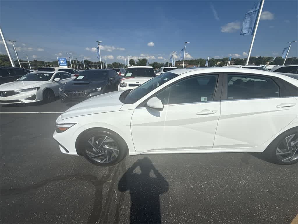 Thumbnail: 2025 Hyundai Elantra - 3