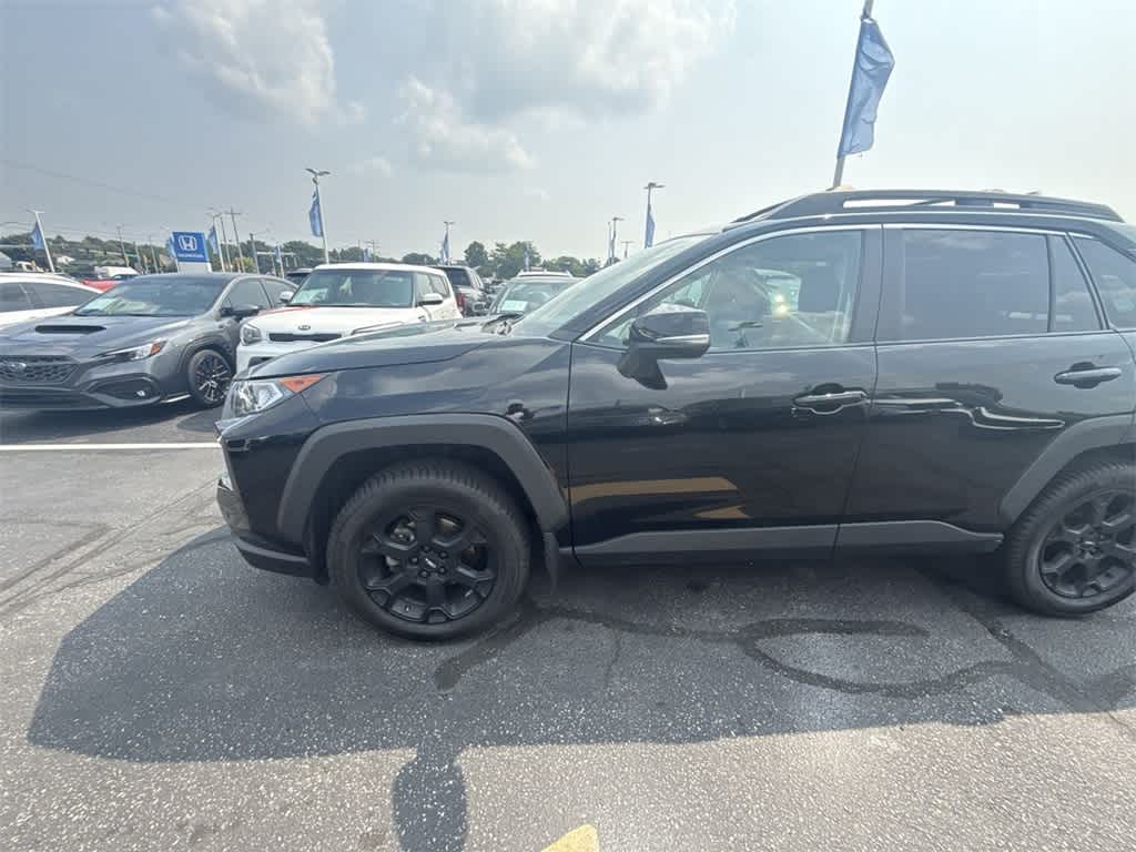 Thumbnail: 2020 Toyota RAV4 - 3