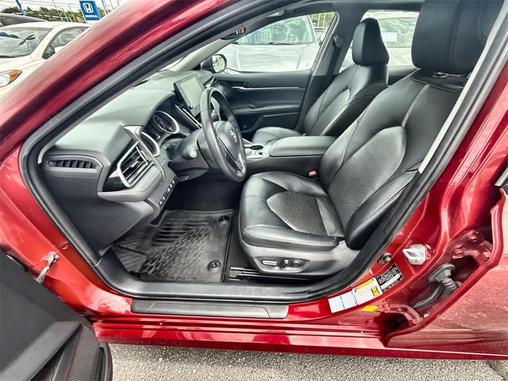 2022 Toyota Camry XLE 2