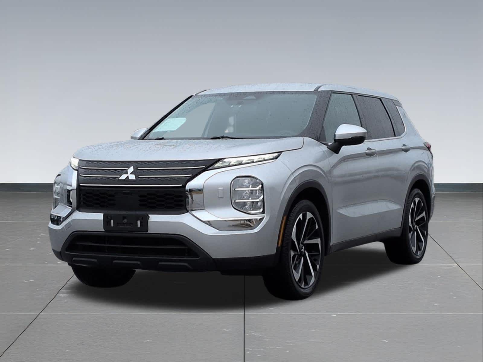Thumbnail: 2022 Mitsubishi Outlander - 10