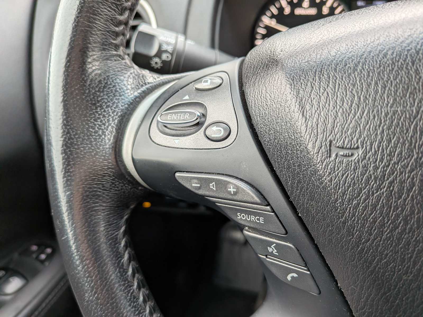 Thumbnail: 2015 Nissan Pathfinder - 22