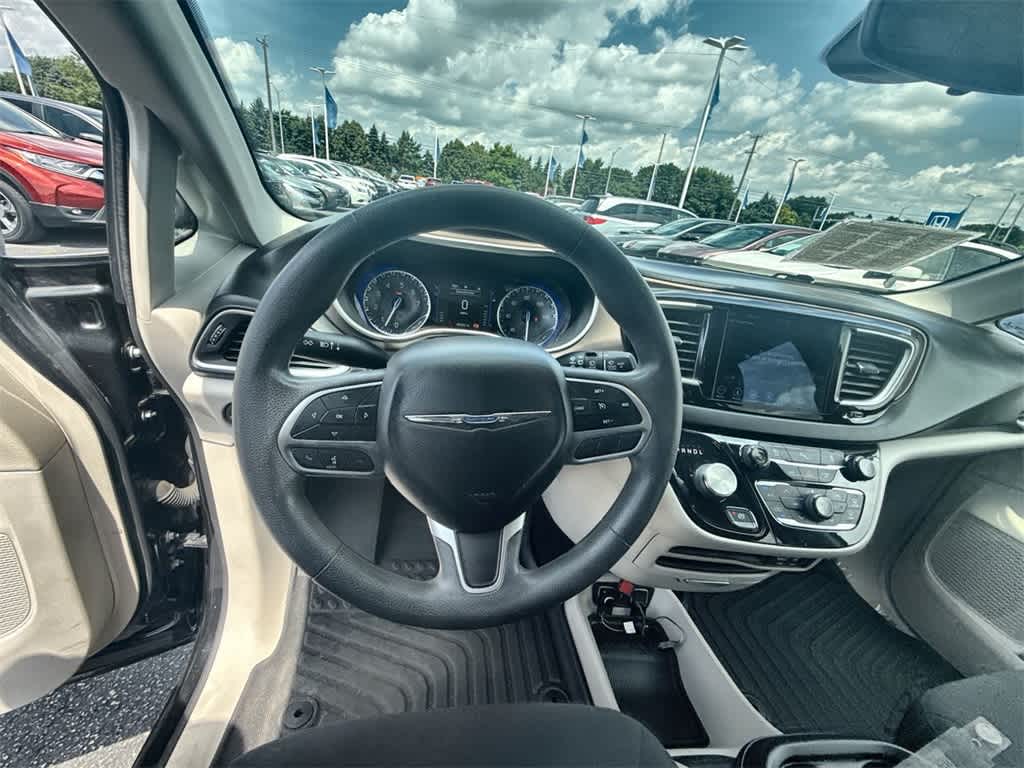 Thumbnail: 2018 Chrysler Pacifica - 14