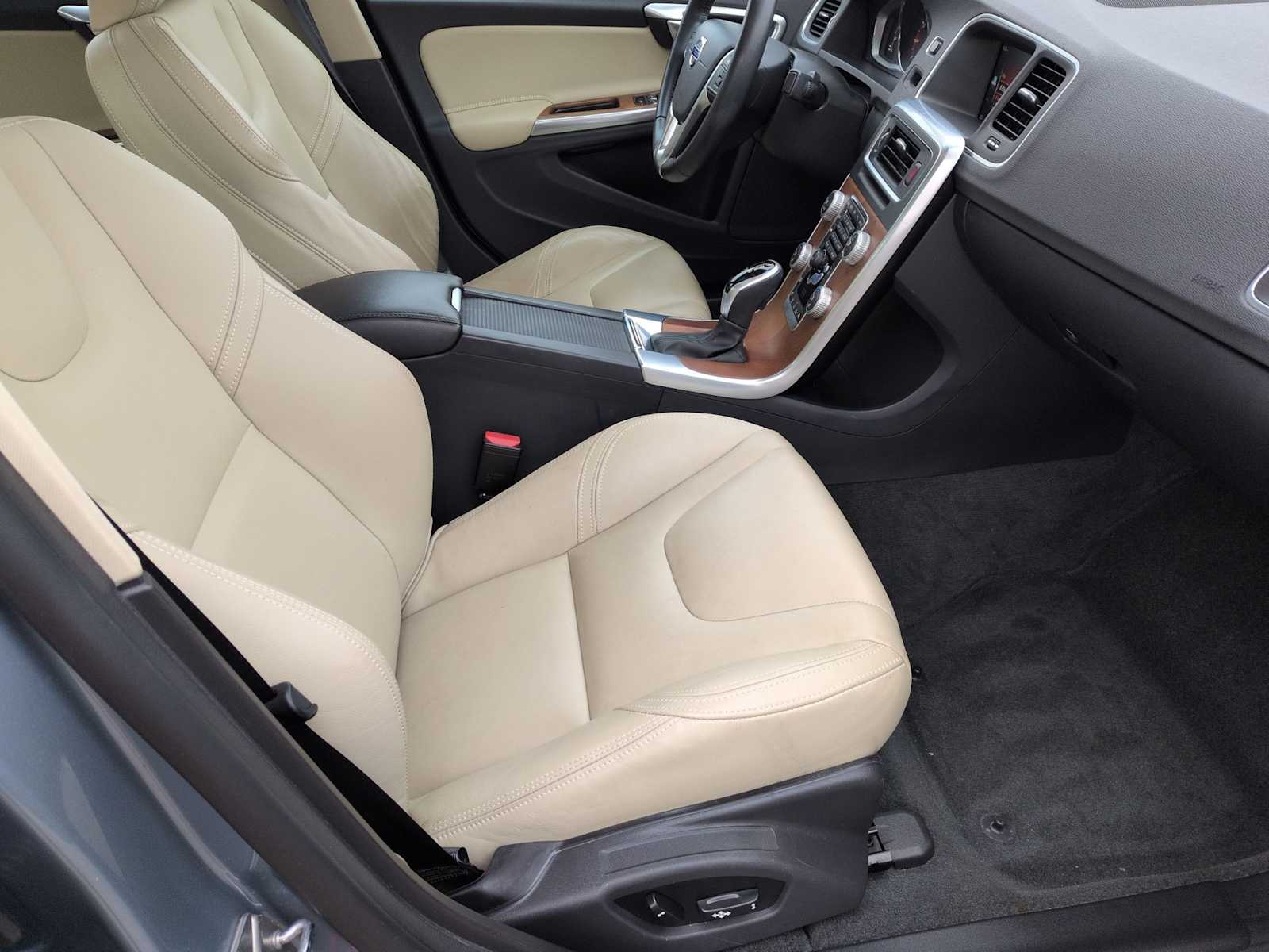 Thumbnail: 2017 Volvo S60 - 21