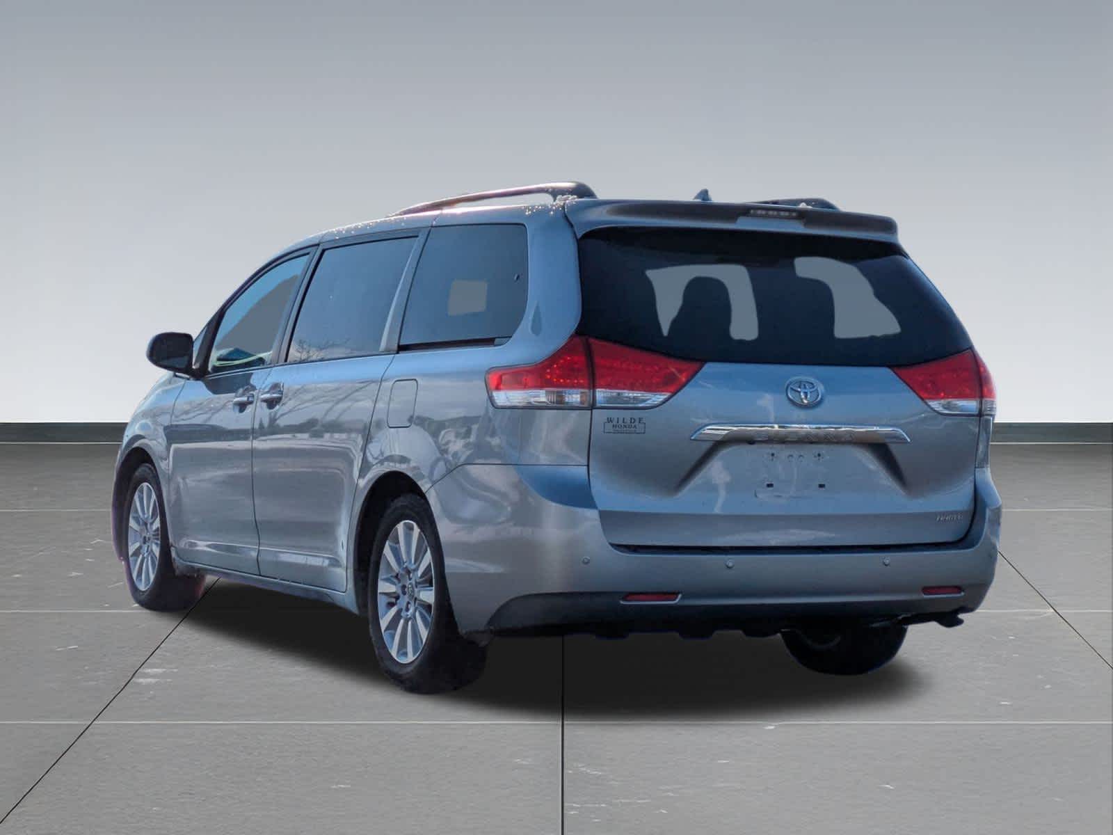 Thumbnail: 2012 Toyota Sienna - 4