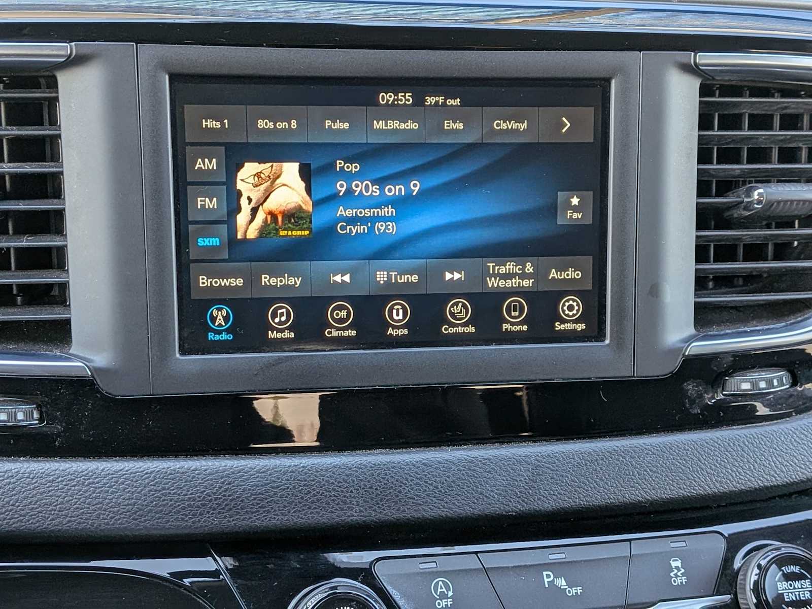 Thumbnail: 2020 Chrysler Pacifica - 26