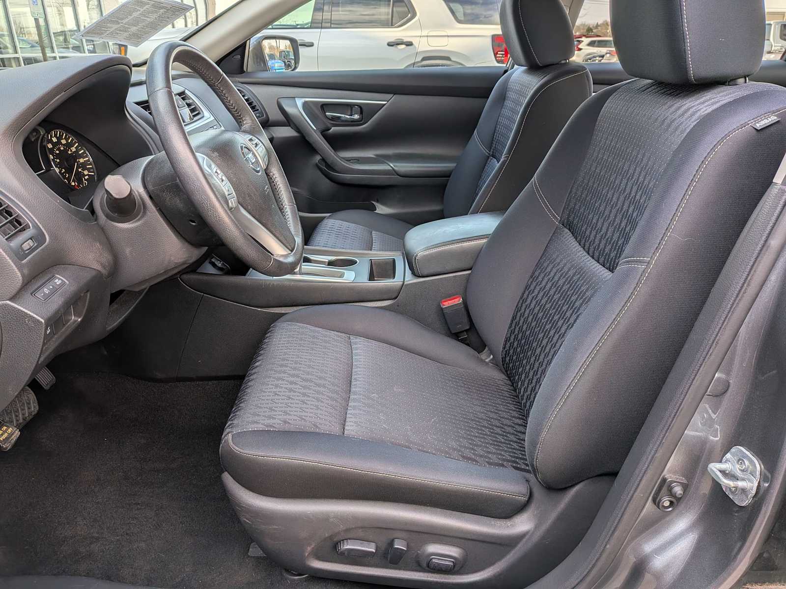 Thumbnail: 2016 Nissan Altima - 15