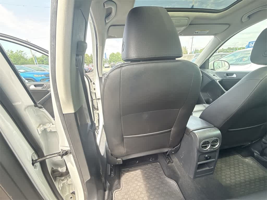 Thumbnail: 2014 Volkswagen Tiguan - 17