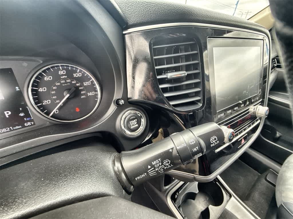 Thumbnail: 2020 Mitsubishi Outlander - 24