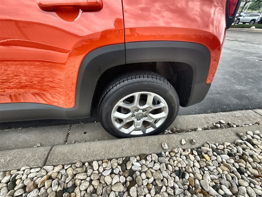 Thumbnail: 2017 Jeep Renegade - 13