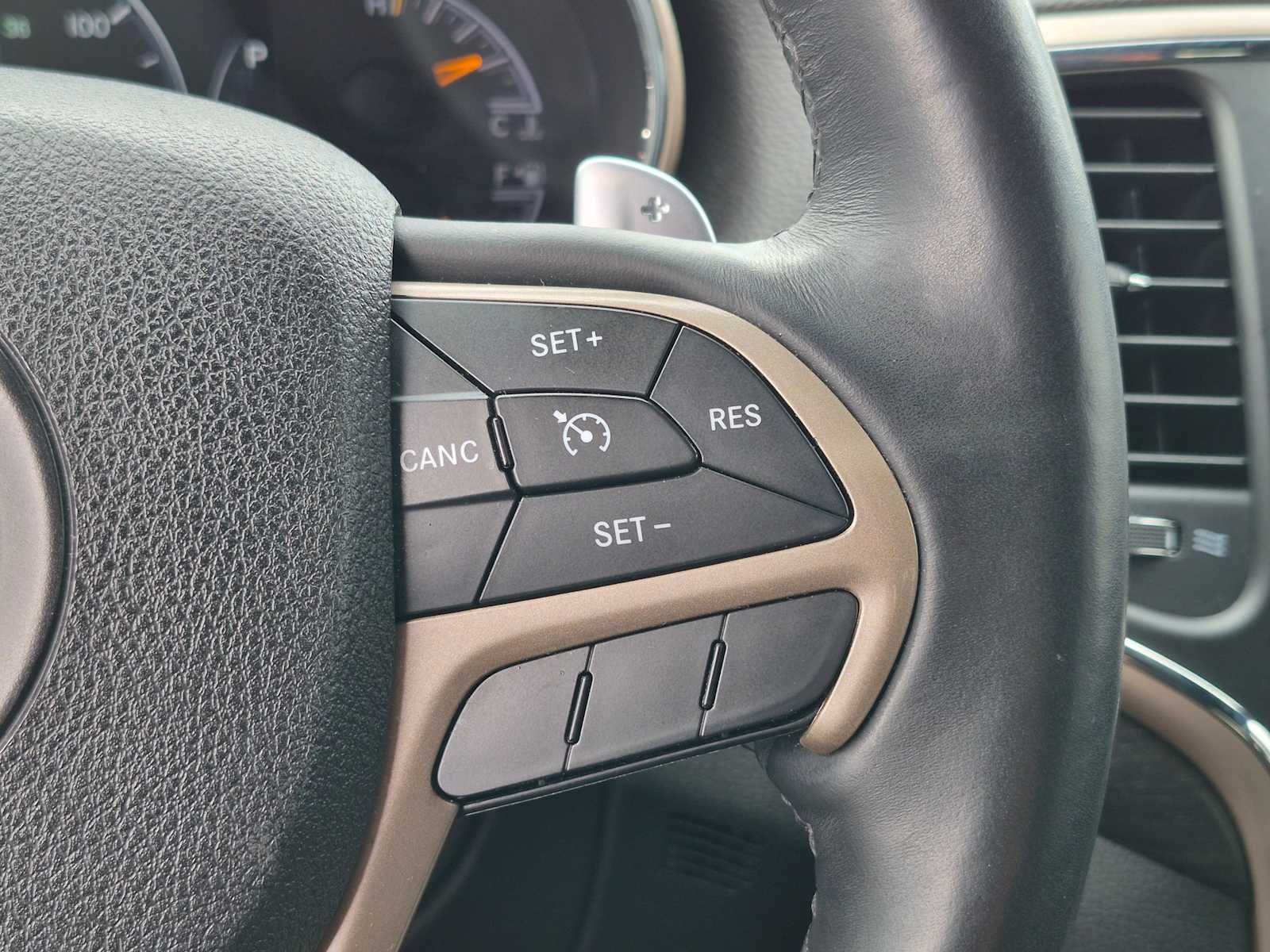 Thumbnail: 2014 Jeep Grand Cherokee - 24
