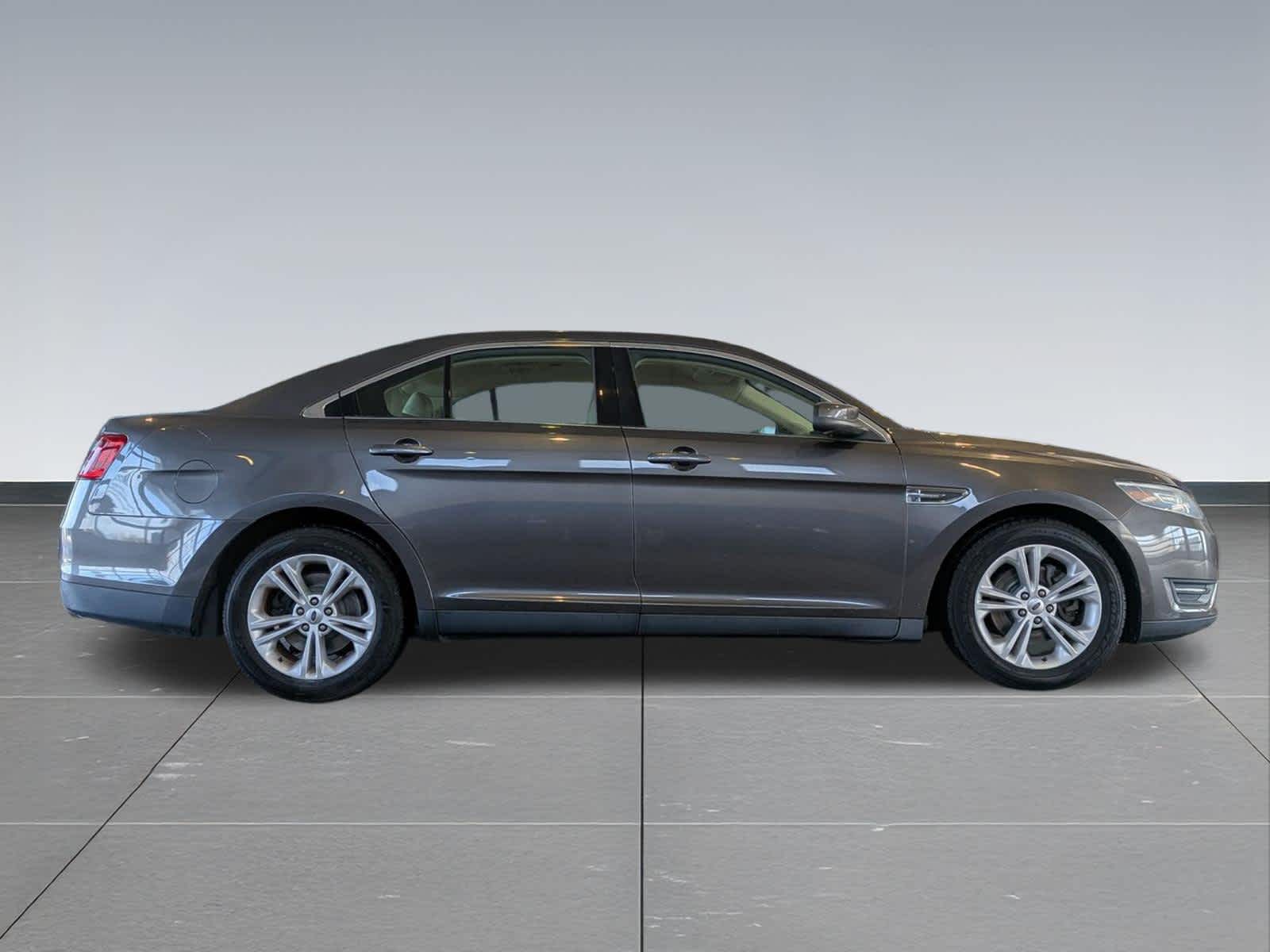Thumbnail: 2015 Ford Taurus - 32