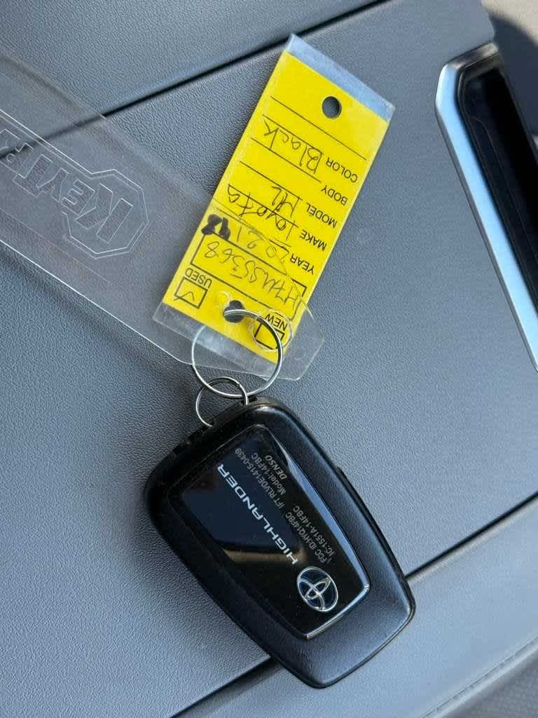 Thumbnail: 2021 Toyota Highlander - 27