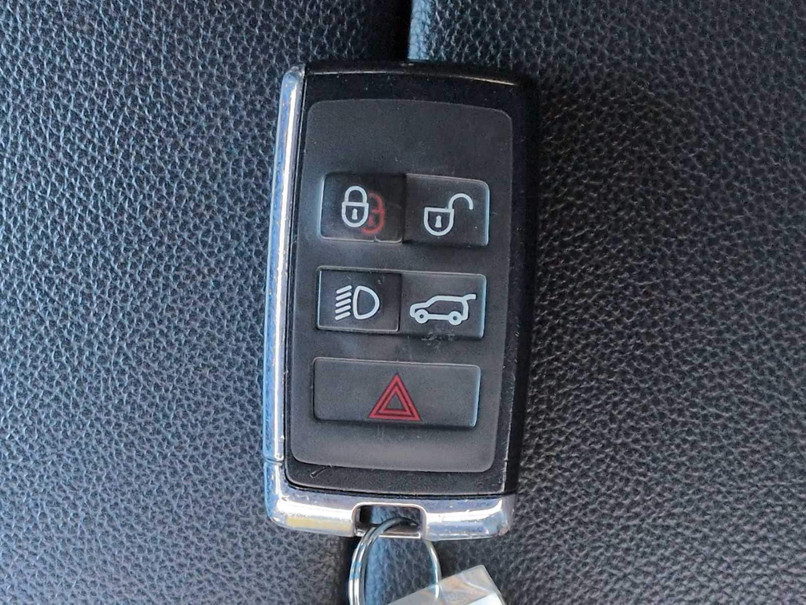 Thumbnail: 2020 Land Rover Range Rover Evoque - 33