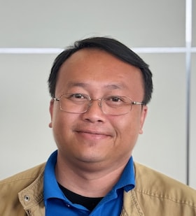 Staff member Yia Xiong from ID_4a8942
