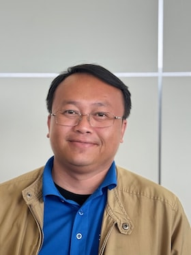 Staff member Yia Xiong from ID_4a8942