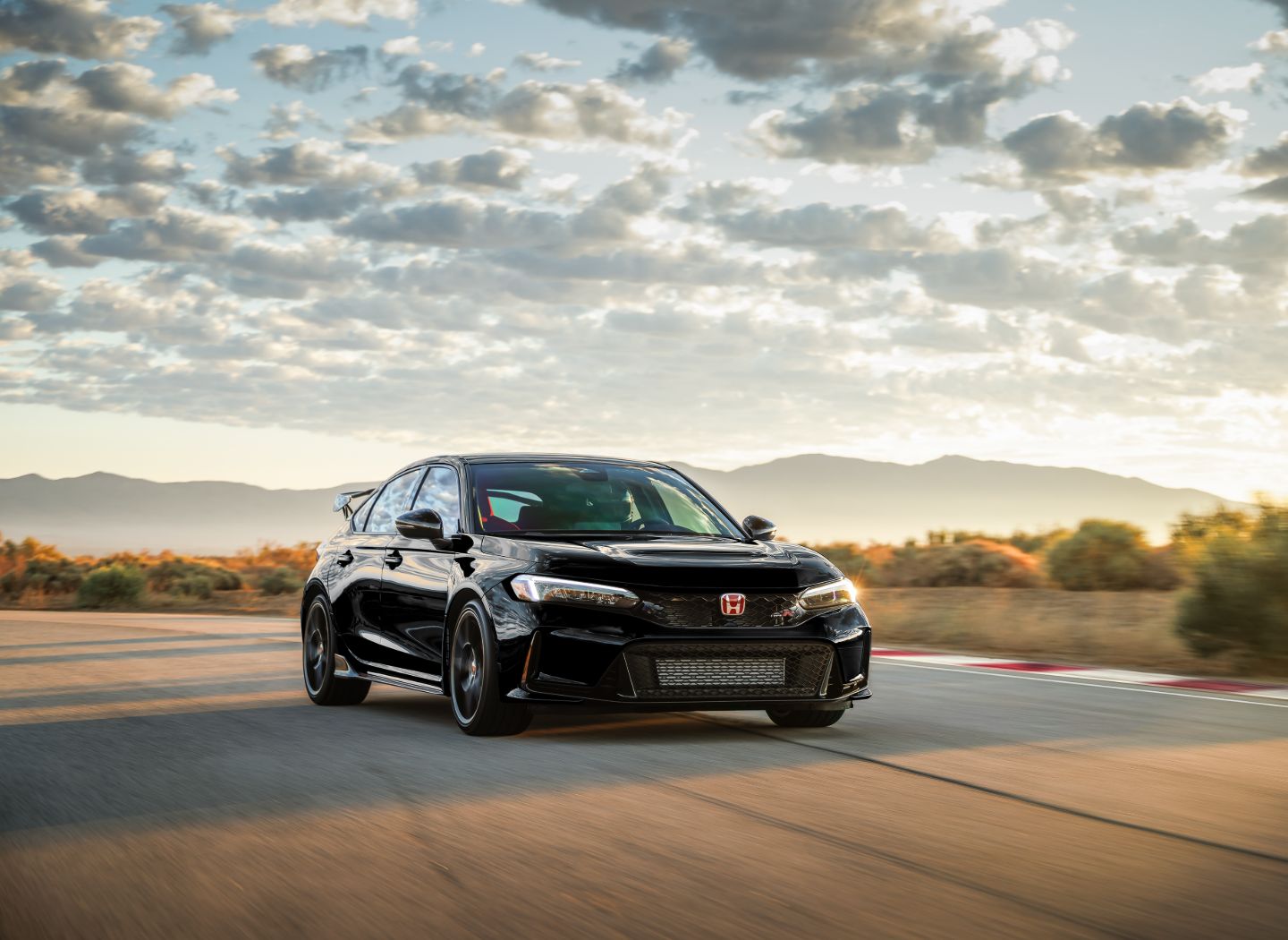 2025-Honda-Civic-TypeR-Hatchback-L03%20(1).jpg