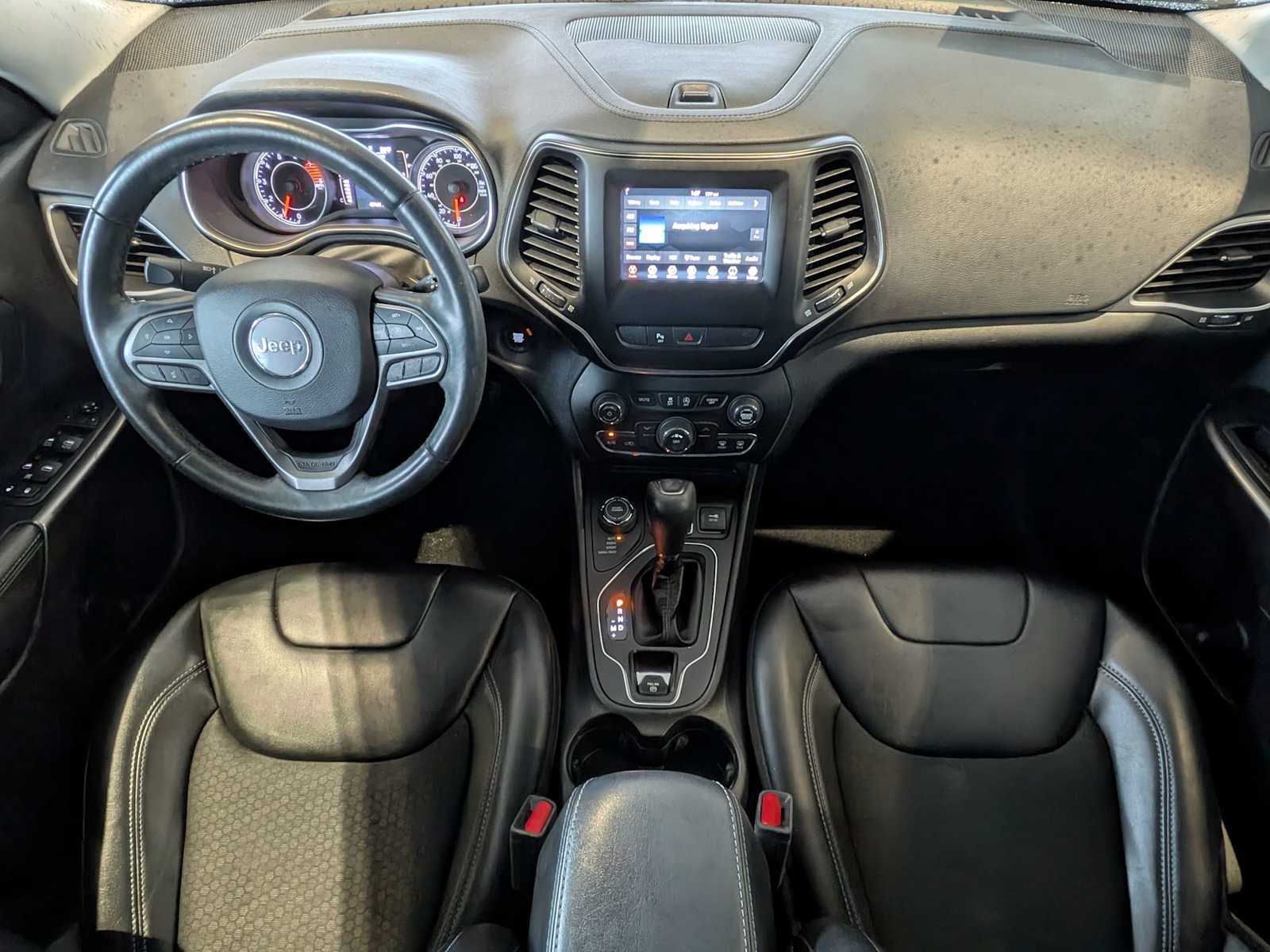 Thumbnail: 2019 Jeep Cherokee - 21