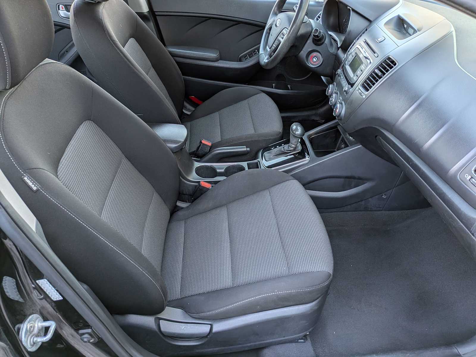 Thumbnail: 2017 Kia Forte - 17