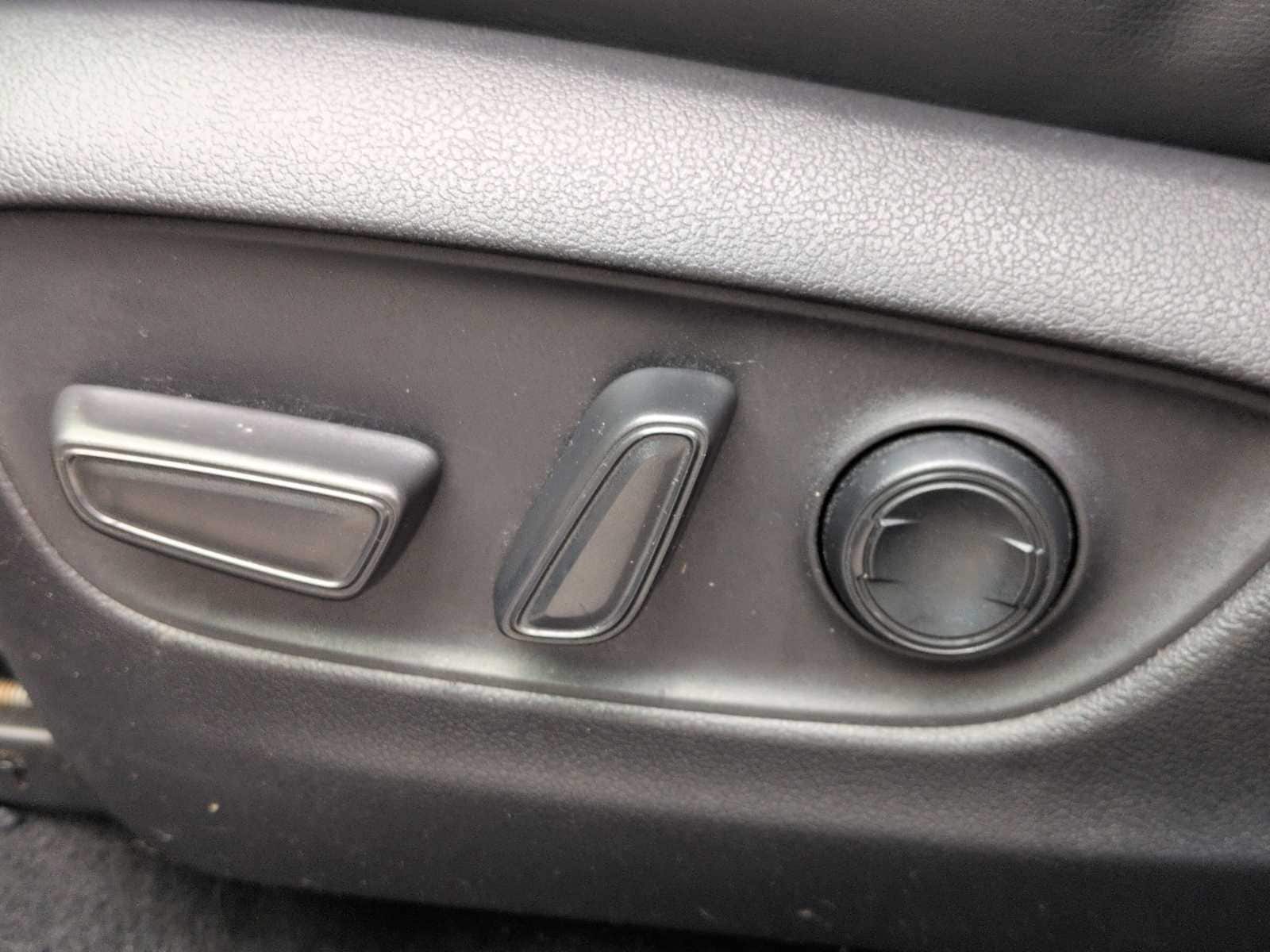 Thumbnail: 2019 Toyota RAV4 - 17