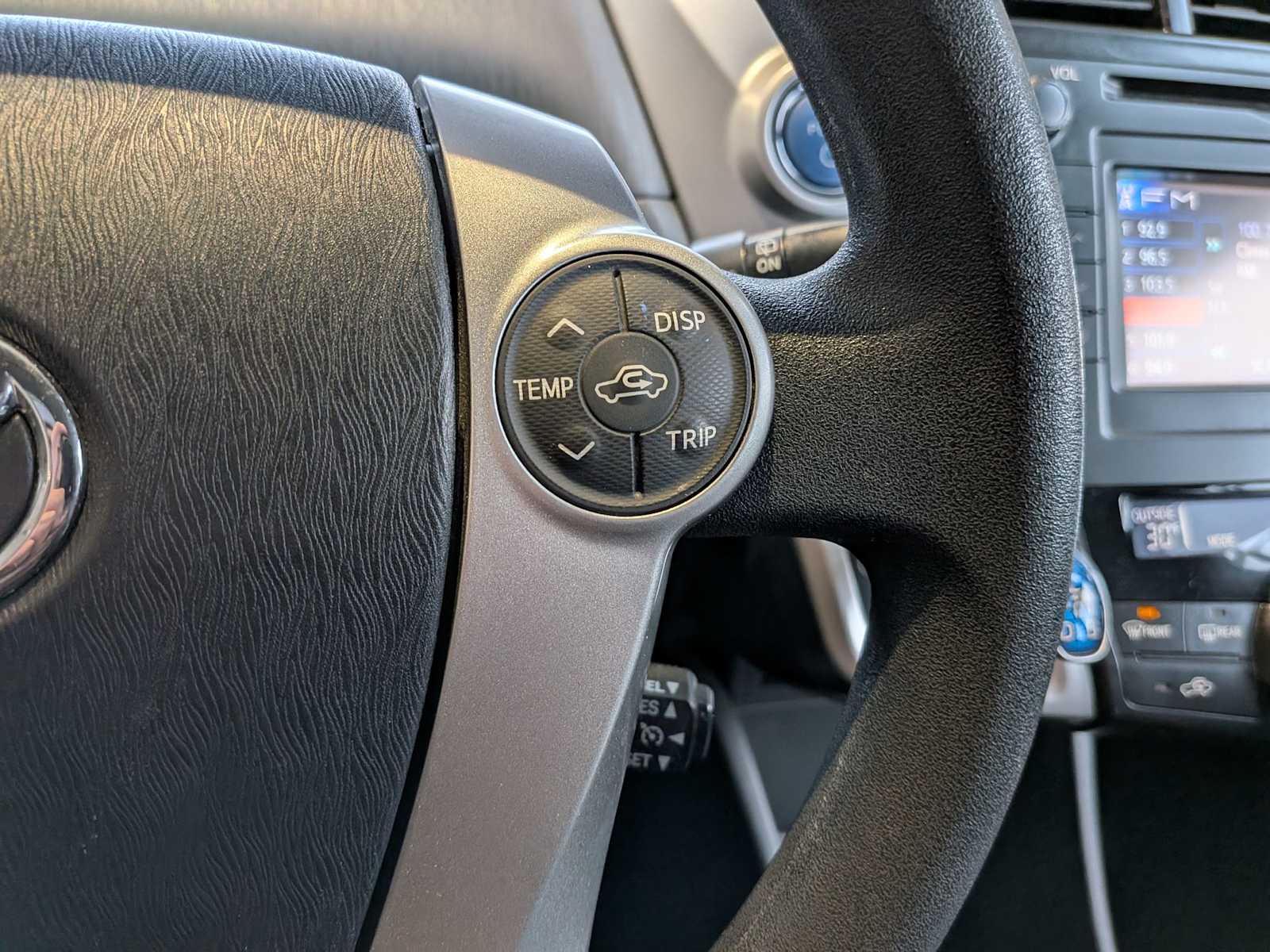 Thumbnail: 2014 Toyota Prius v - 22