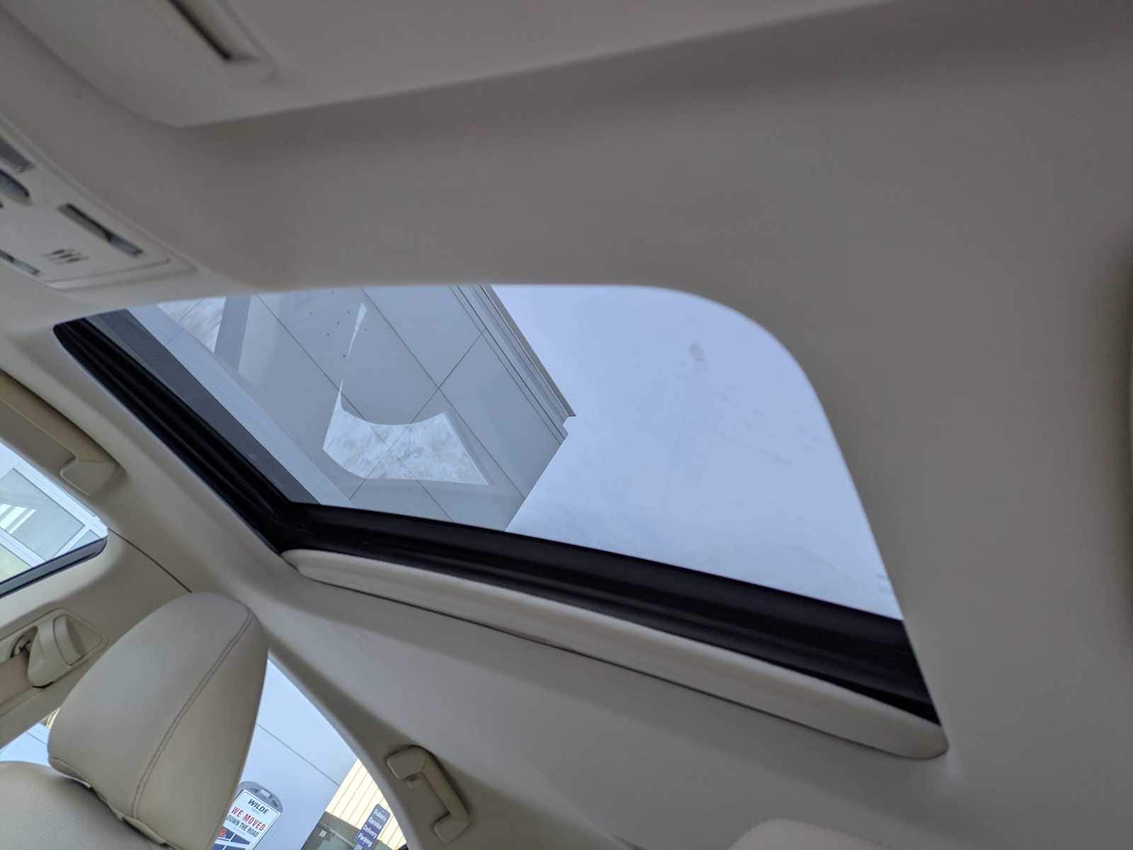 Thumbnail: 2013 Lexus ES - 18