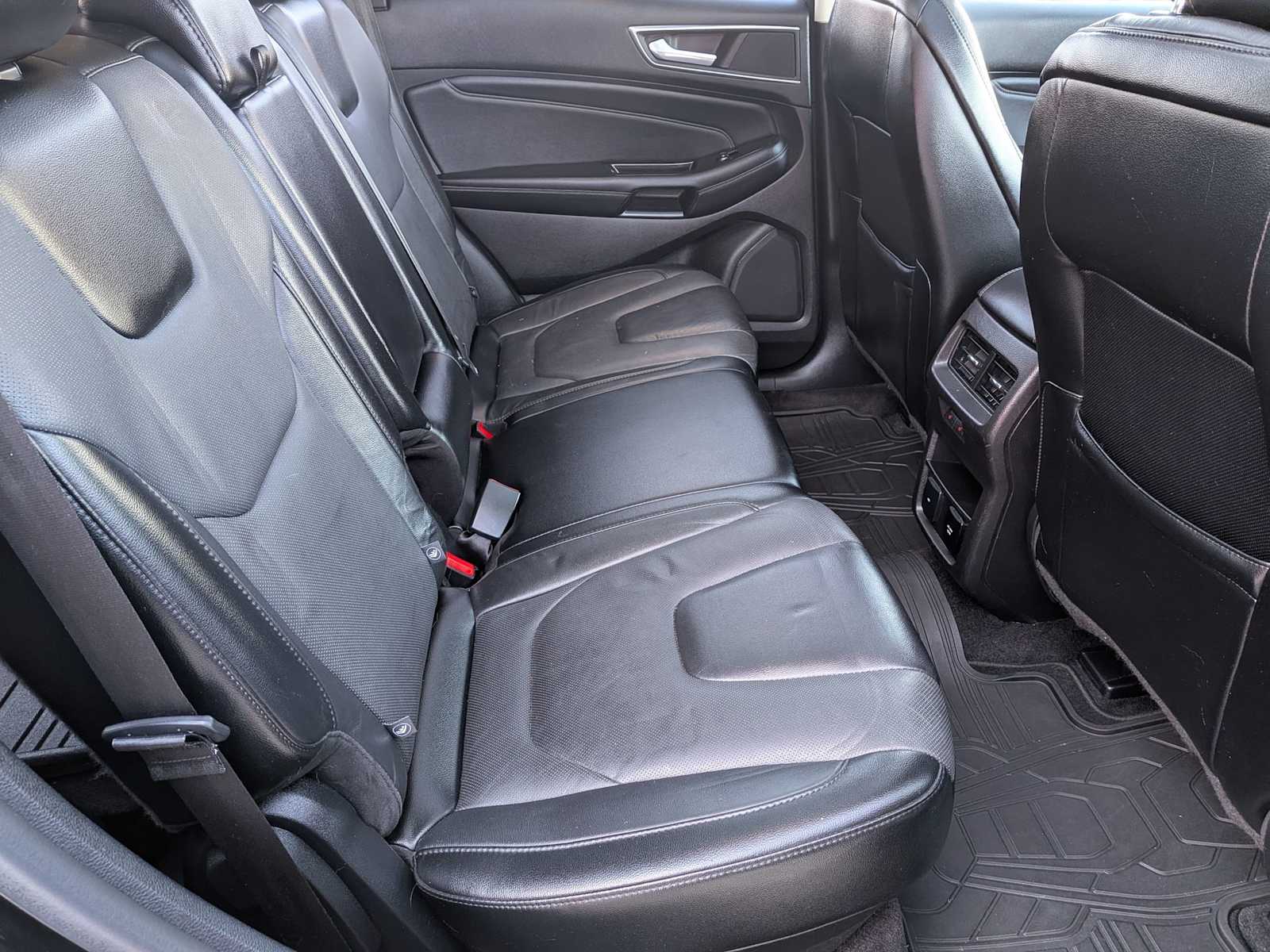 Thumbnail: 2016 Ford Edge - 20