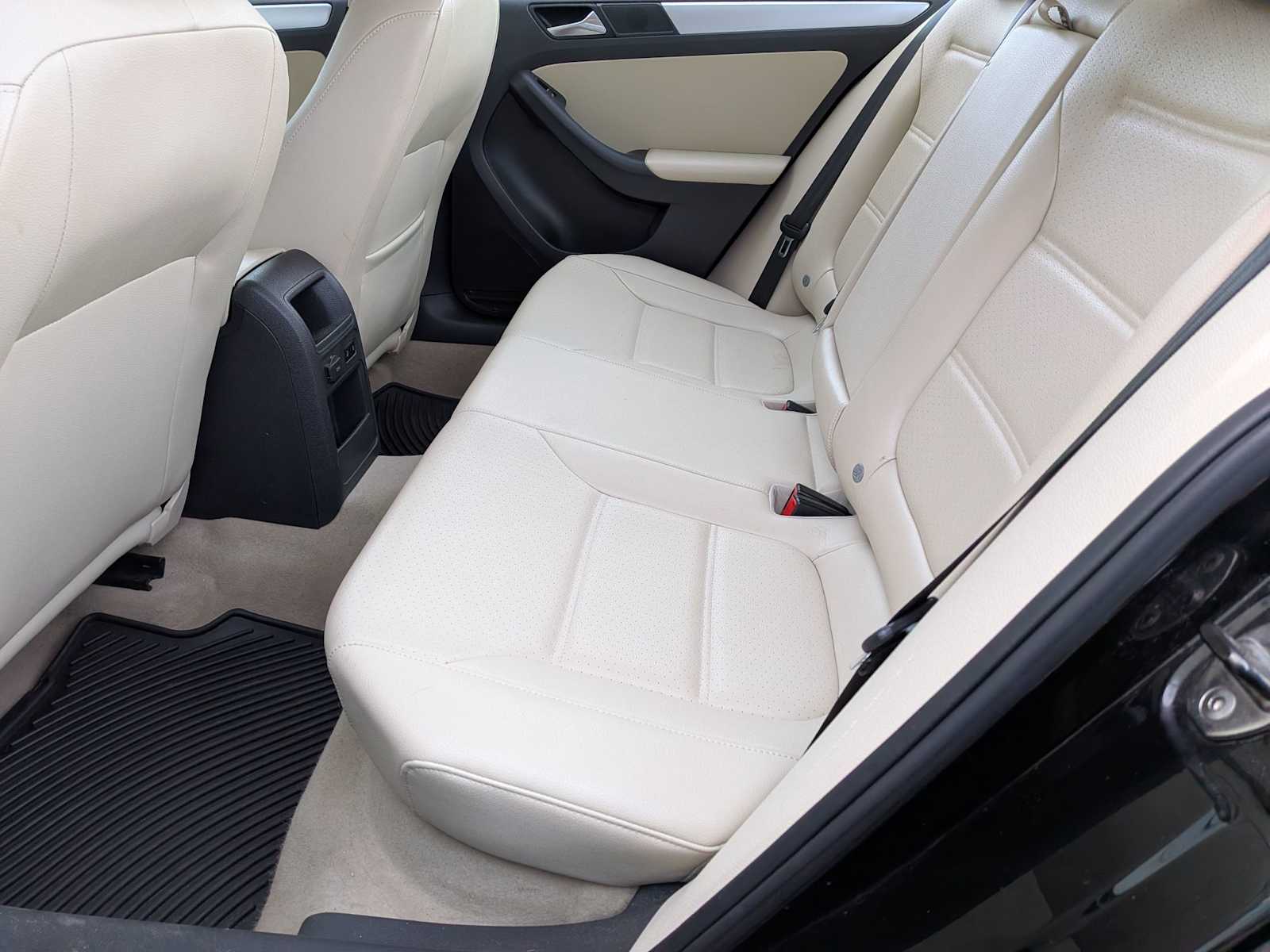 Thumbnail: 2013 Volkswagen Jetta - 17