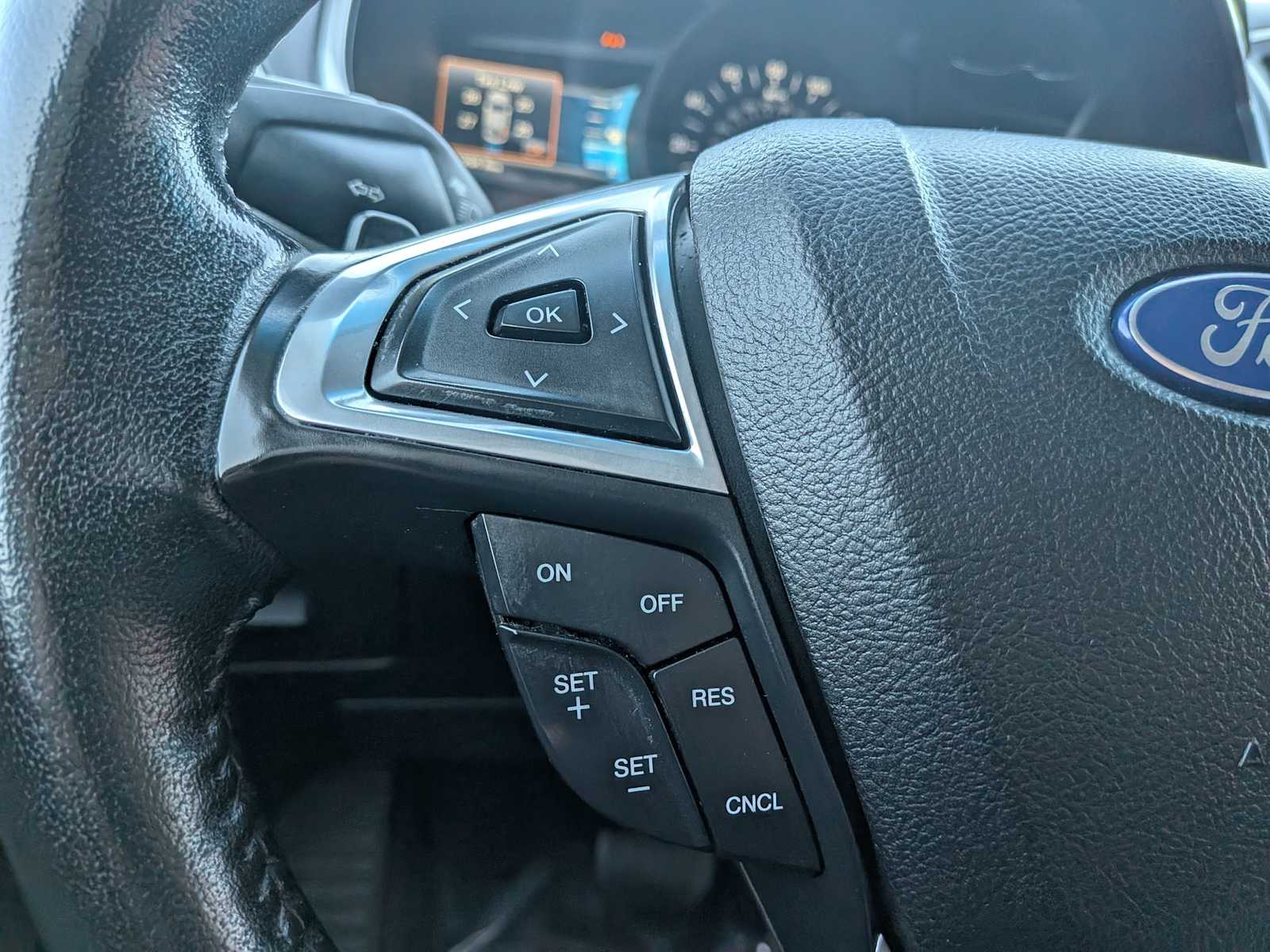 Thumbnail: 2016 Ford Edge - 24