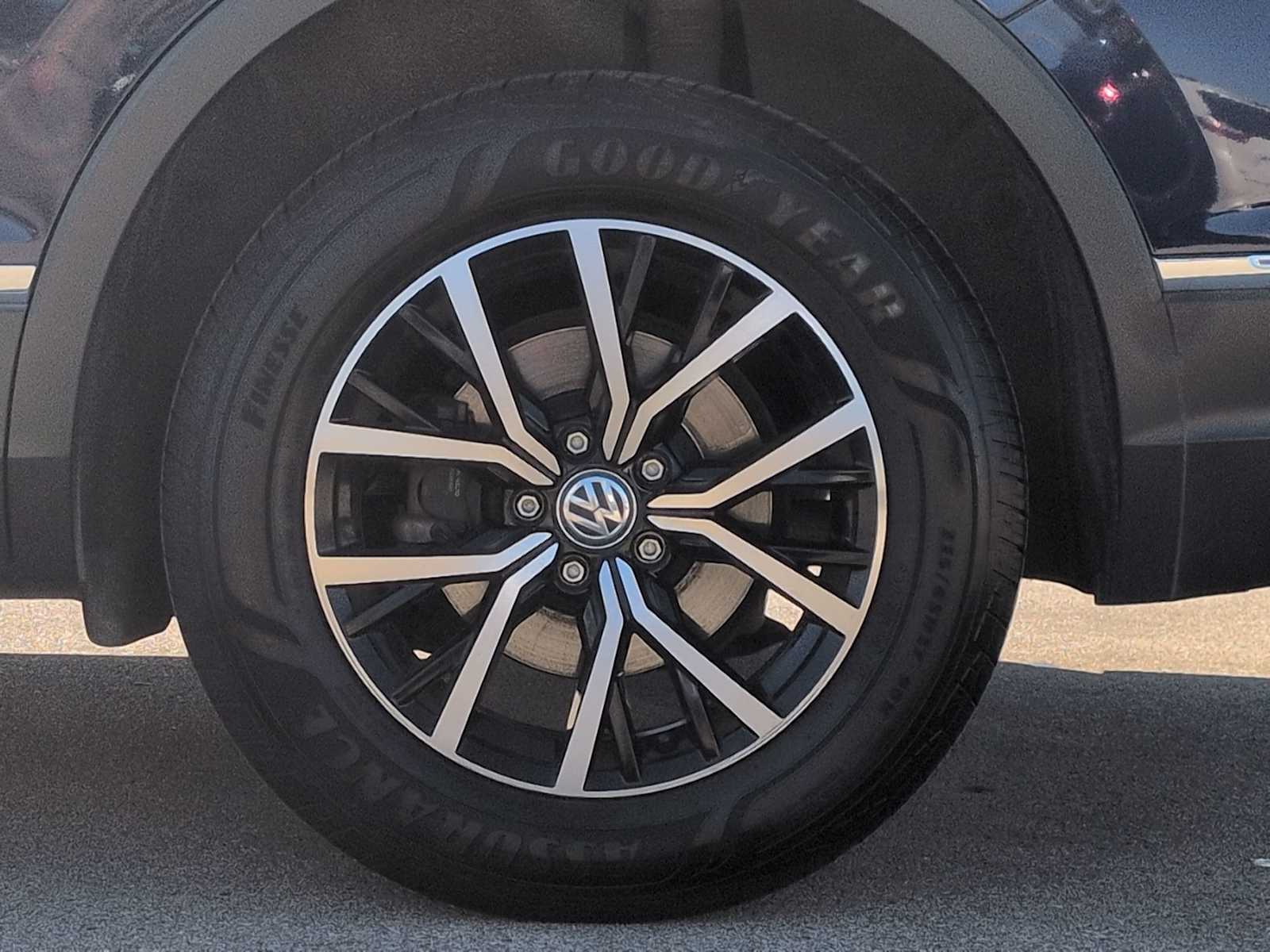 Thumbnail: 2021 Volkswagen Tiguan - 14