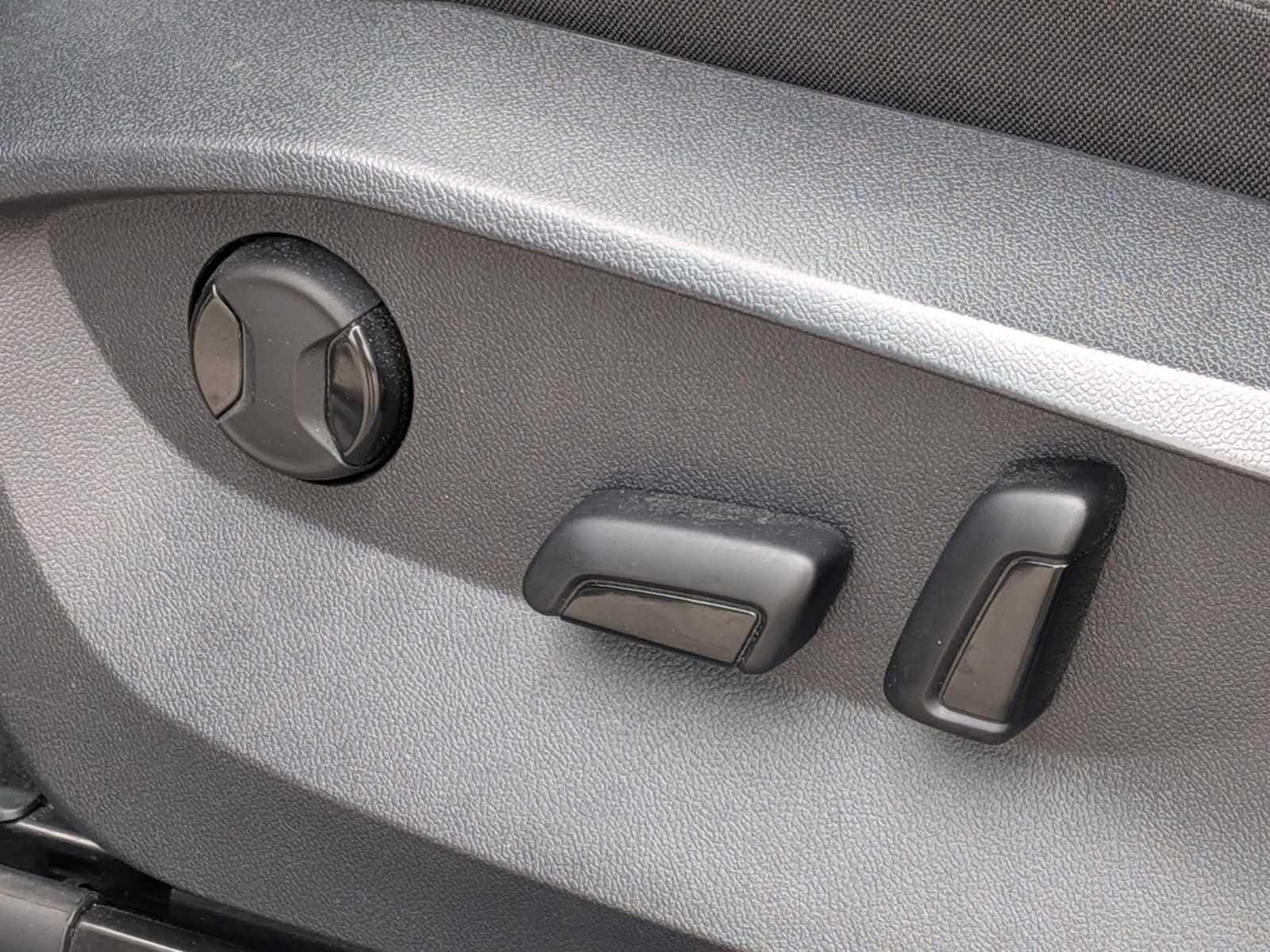 Thumbnail: 2022 Volkswagen Tiguan - 16
