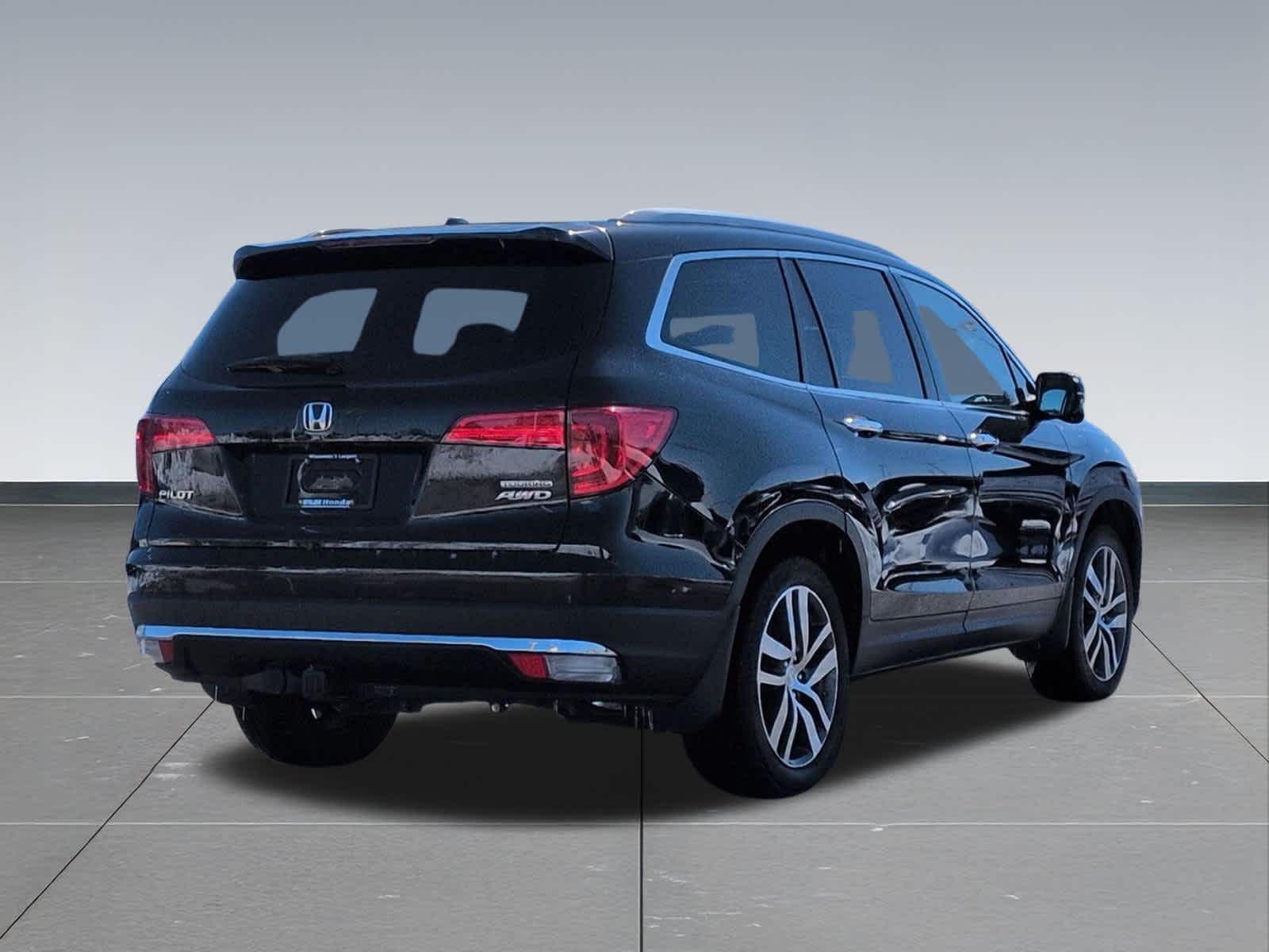 Thumbnail: 2017 Honda Pilot - 6