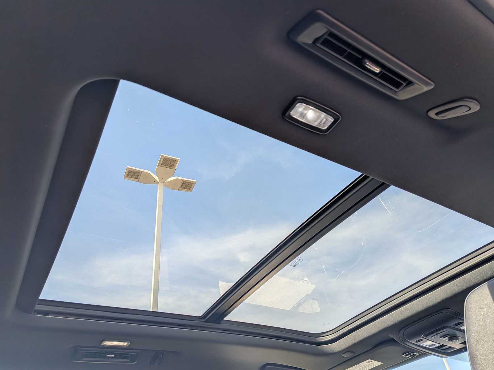 Thumbnail: 2021 Chevrolet Suburban - 23