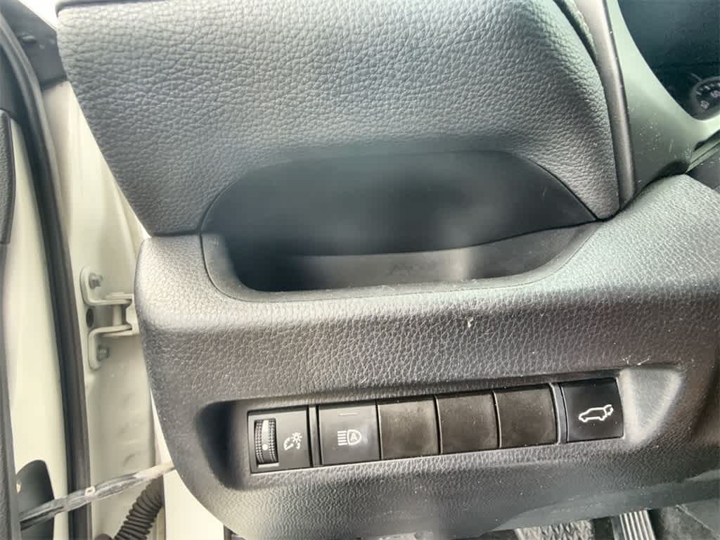 2021 Toyota RAV4 XLE 16