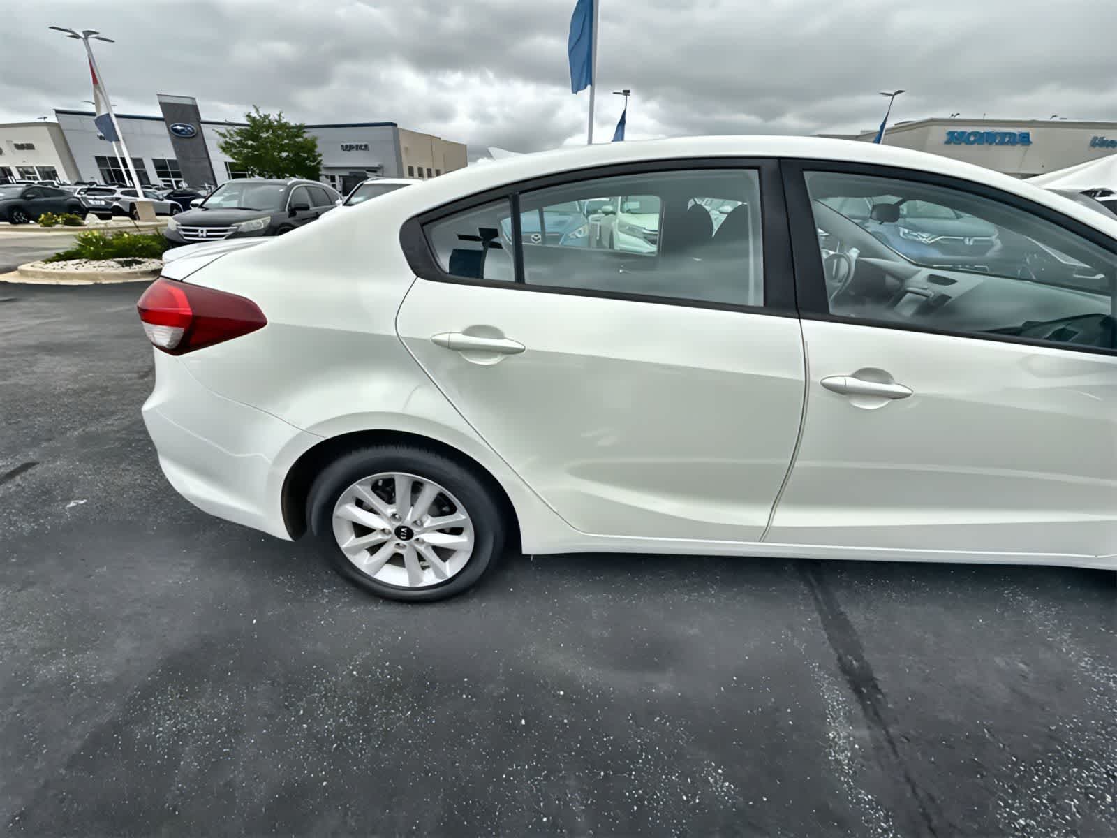 Thumbnail: 2017 Kia Forte - 6