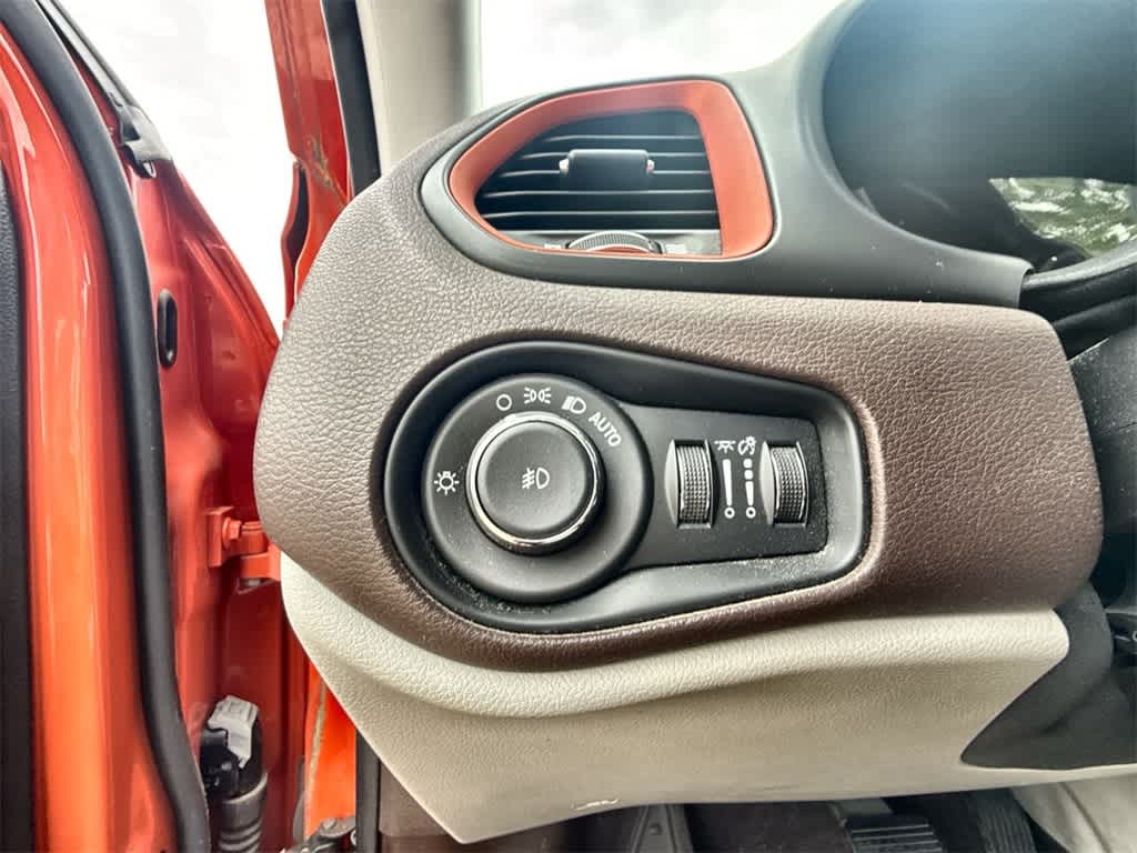 Thumbnail: 2017 Jeep Renegade - 16