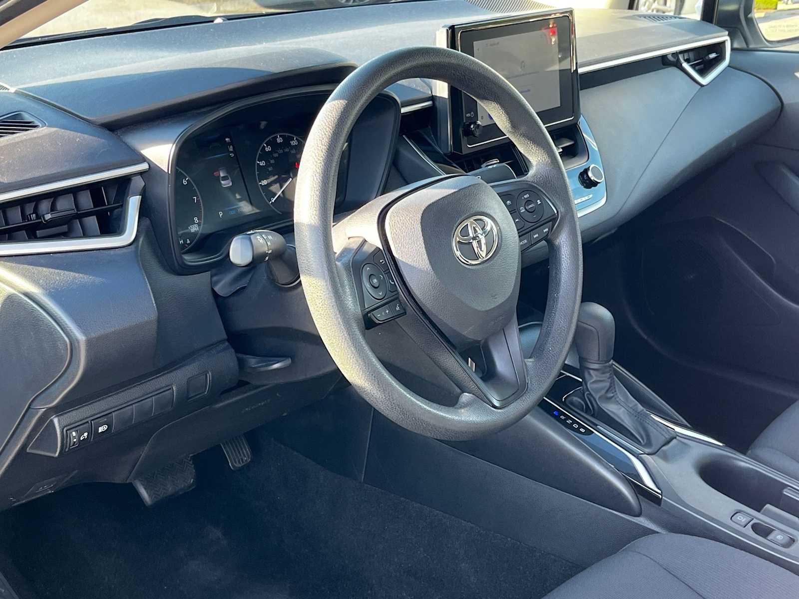 2023 Toyota Corolla LE photo 2