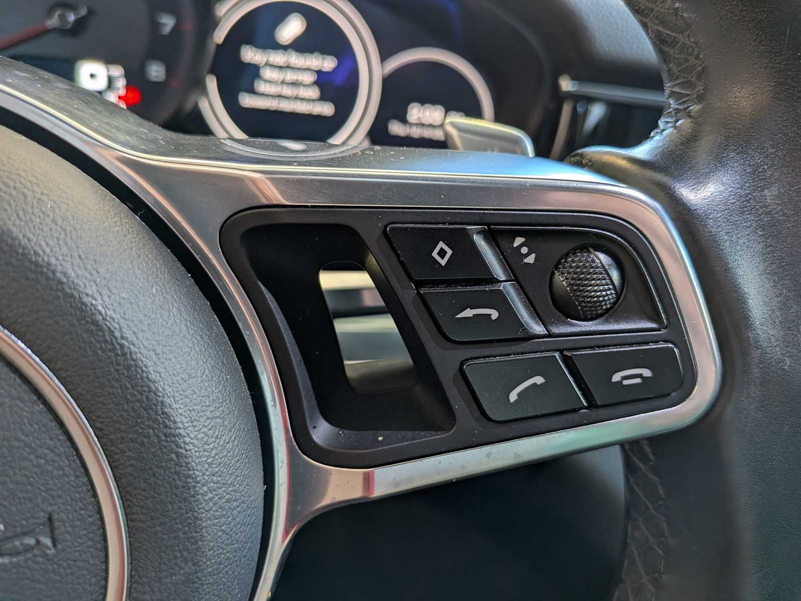 Thumbnail: 2017 Porsche Panamera - 25